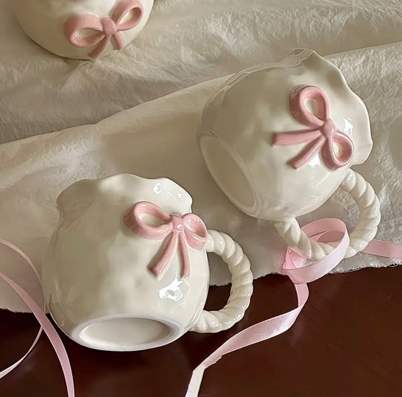 ⊹ BOWTIE Becher ⊹