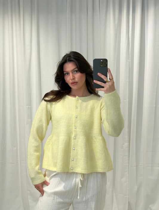 ⊹ PEARLS Strickjacke Butteryellow ⊹
