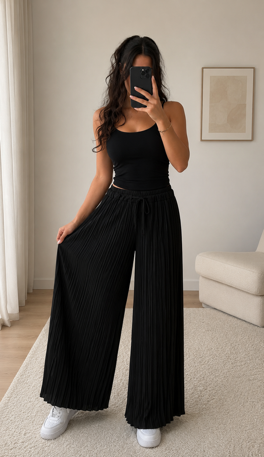 ⊹ PAULA Plisseehose Black ⊹