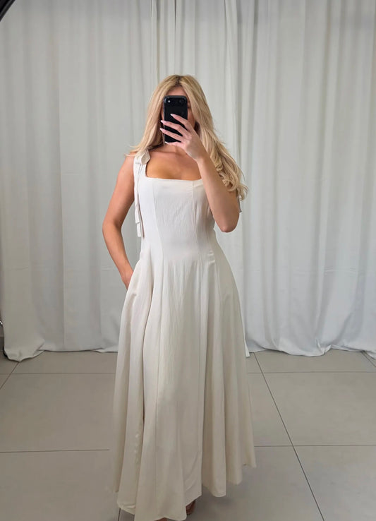 ⊹ FRIEDA Kleid Beige ⊹