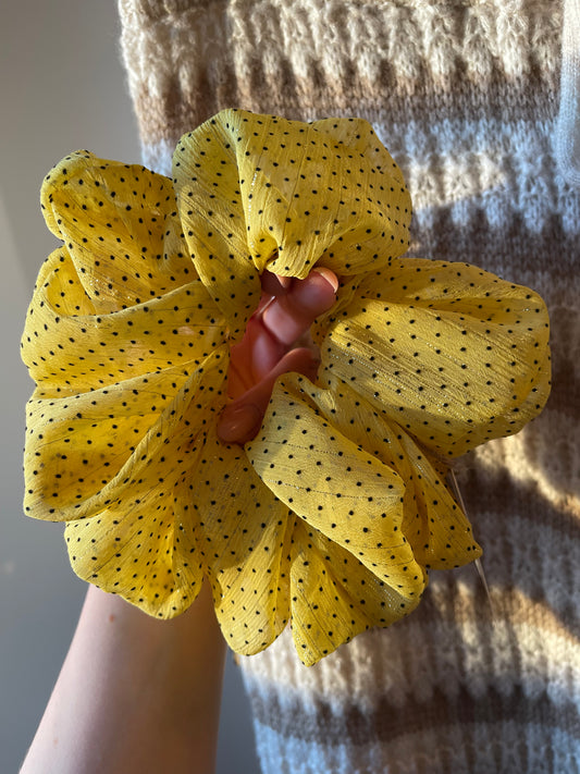 ⊹ DOTTI Butter Yellow ⊹ Scrunchie big (handmade)