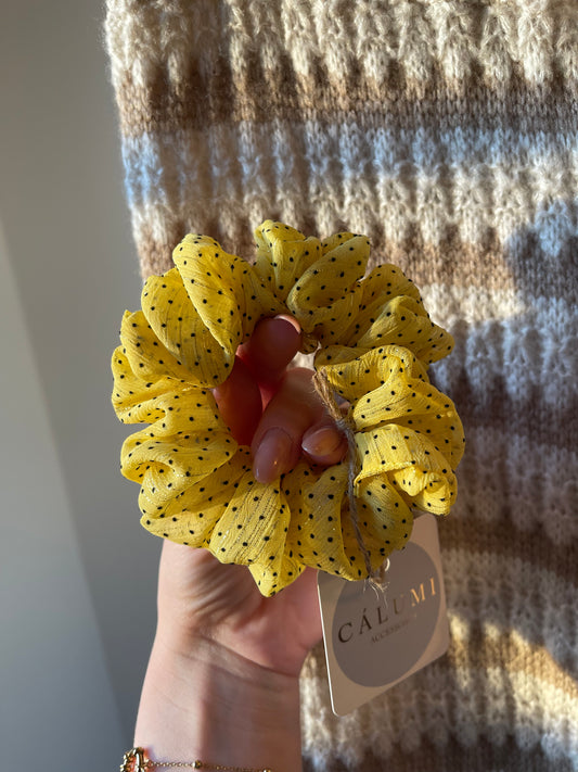⊹ DOTTI Butter Yellow ⊹ Scrunchie medium (handmade)