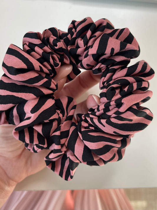 ⊹ PINK STRIPY ⊹ Scrunchie medium (handmade)